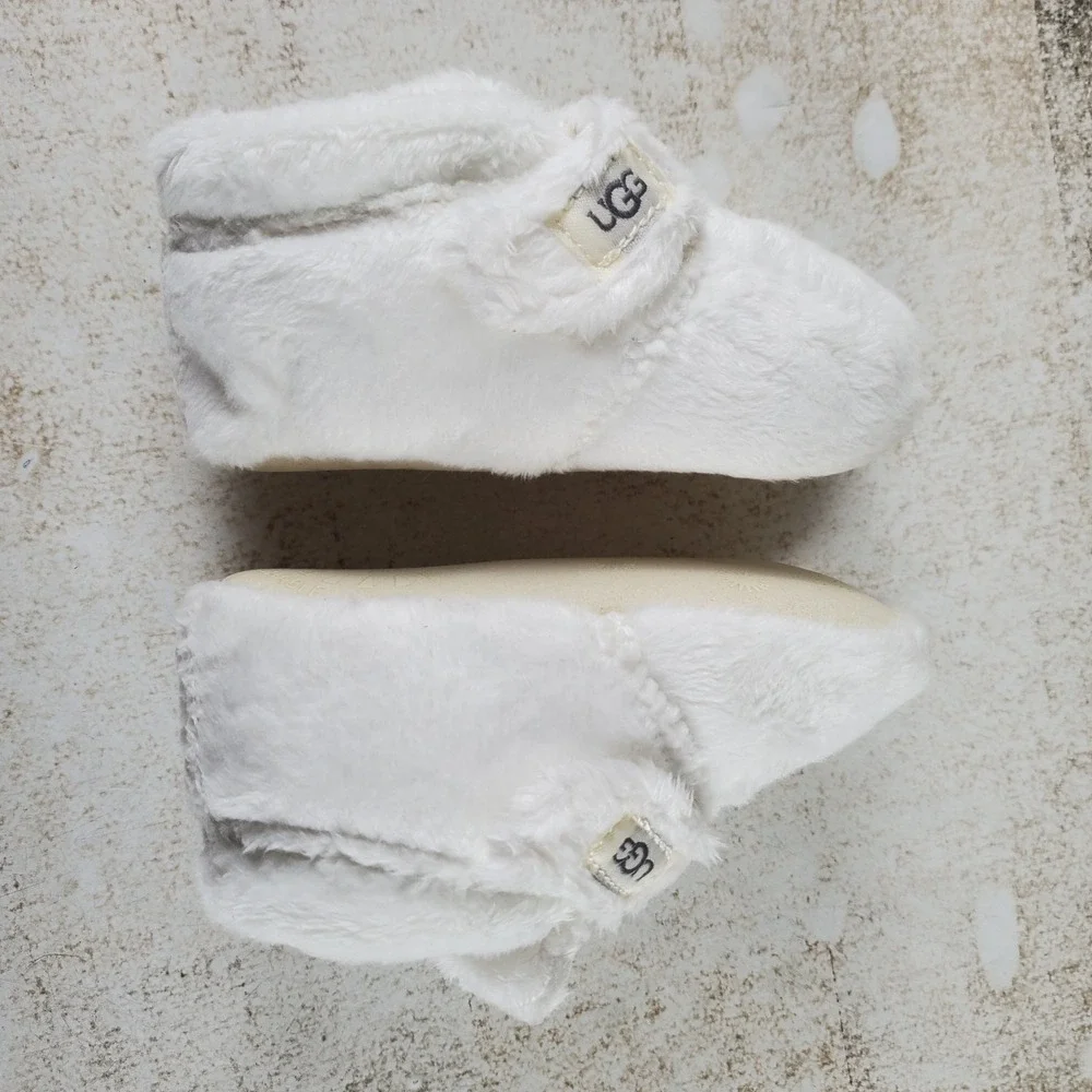 Ugg Bixbee Kids Booties Sz 4 - 5 Vanilla Fleece Hook & Loop Comfort Baby Boots